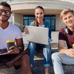 Estudiantes realizando pasantías profesionales